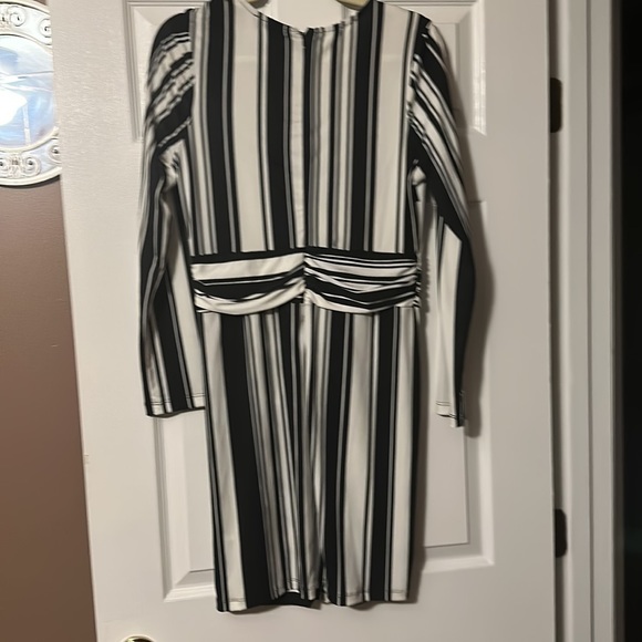 Venus black and cream colored dress with long sleeves. - Picture 3 of 3